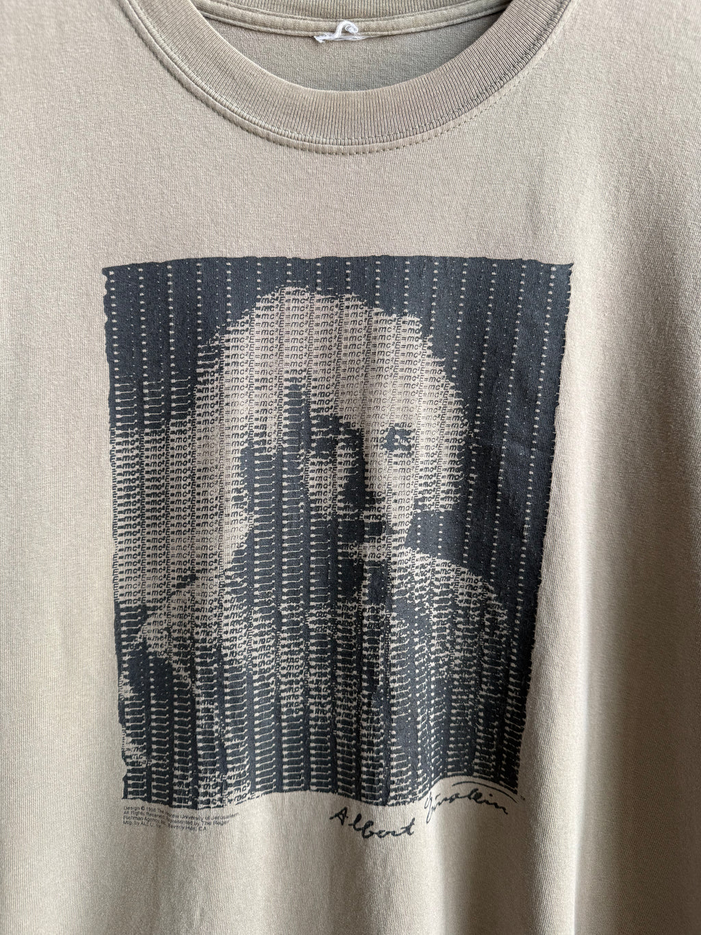 (L) Albert Einstein Tee