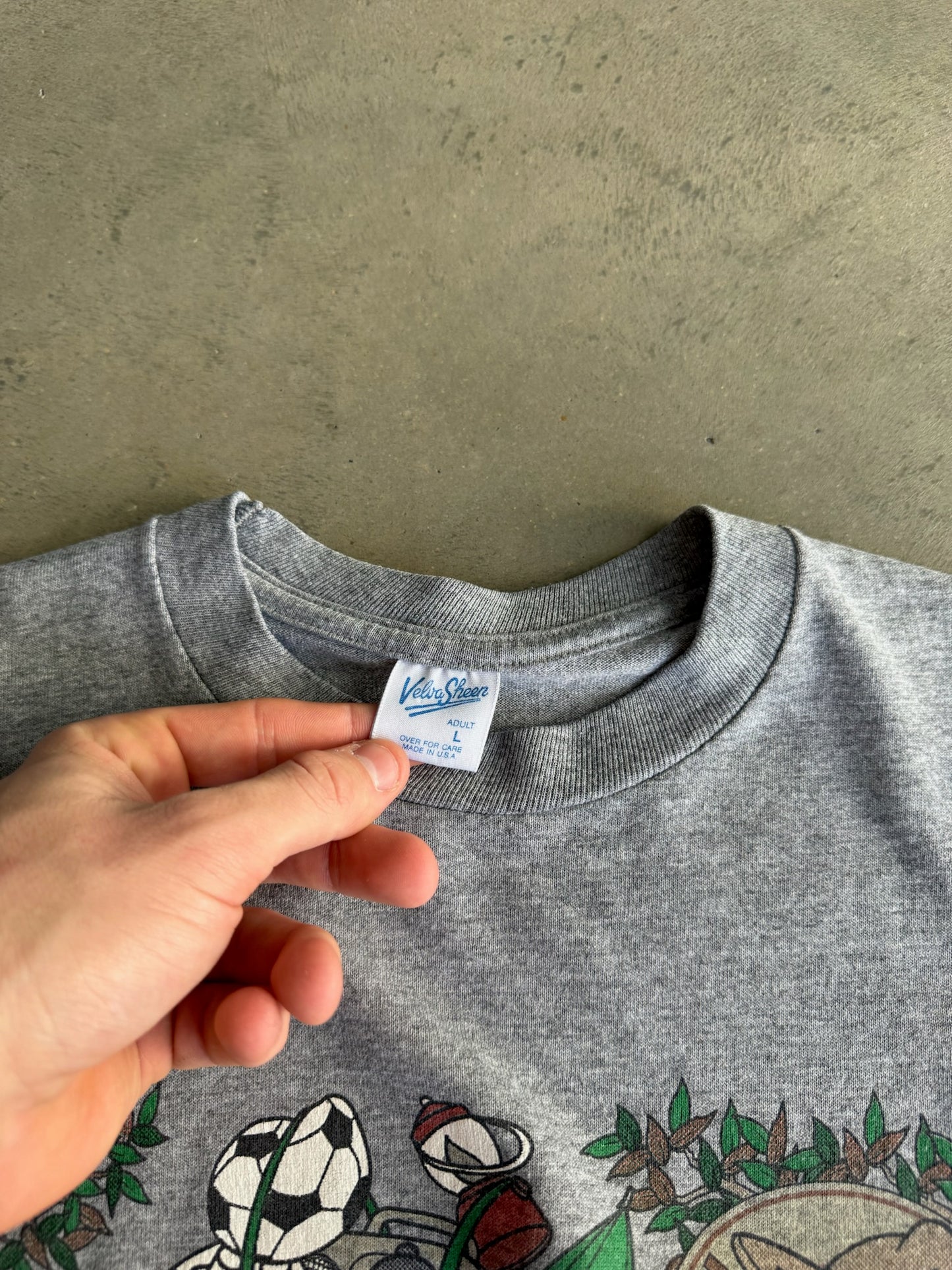 (L) Looney Tunes Keyauwee Tee