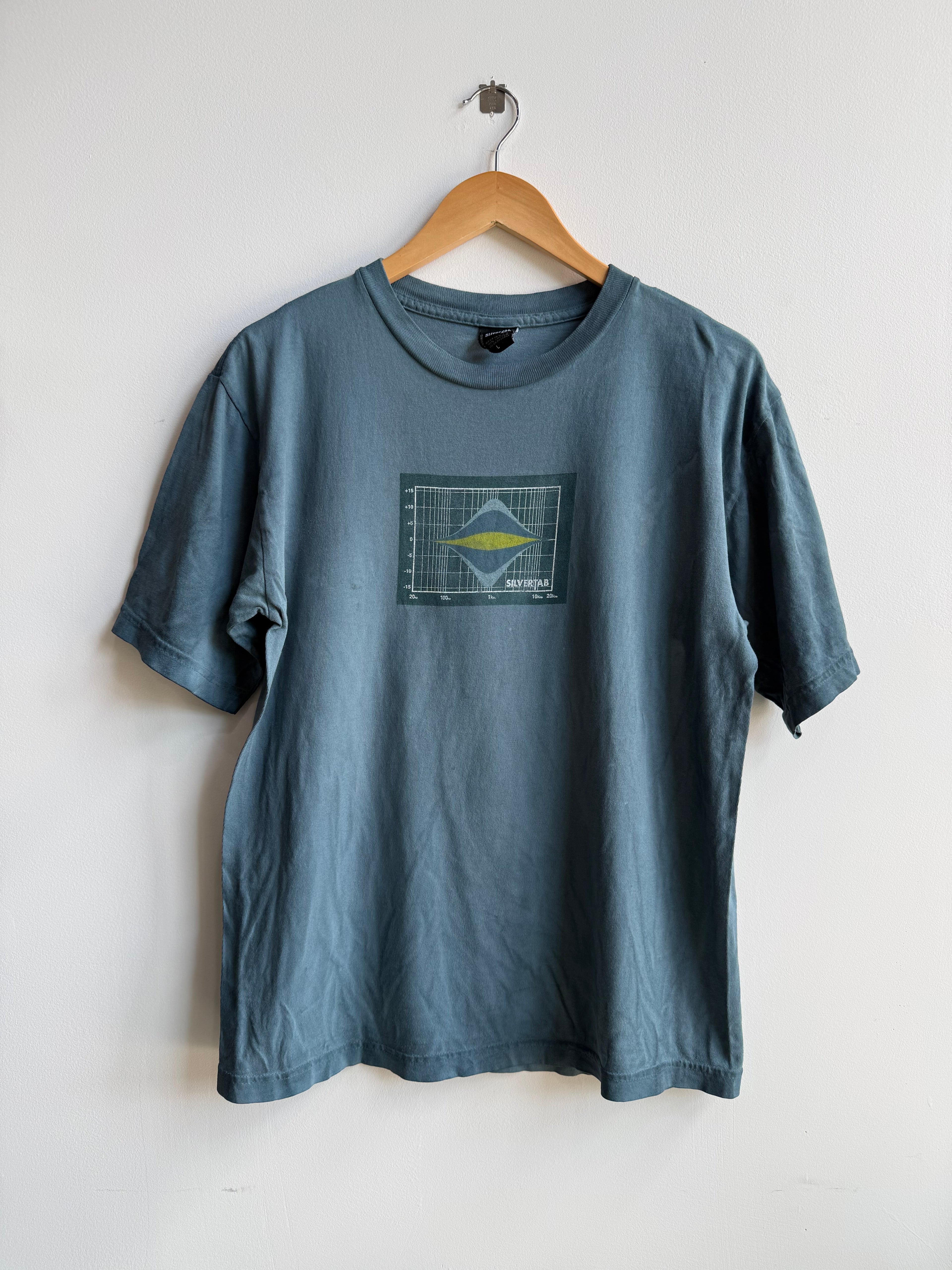 (L) Levi’s Silver Tab Tee