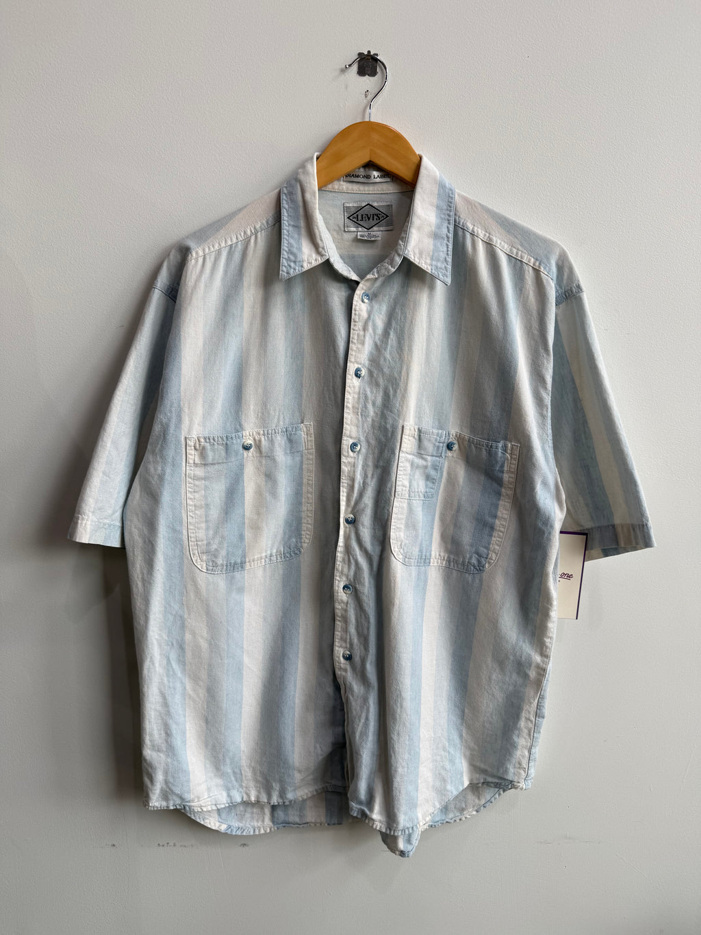 (L) Levis Button Up Shirt