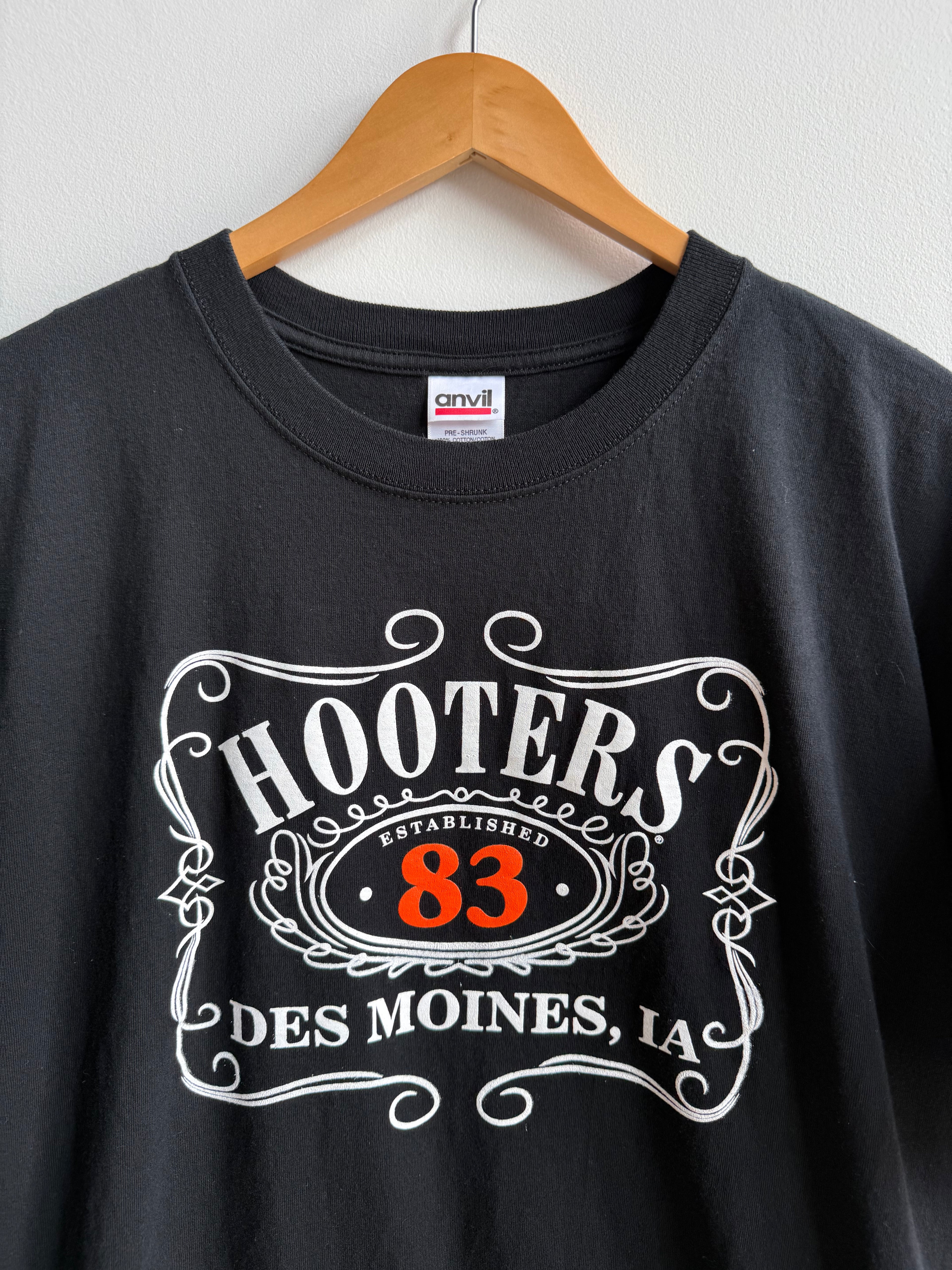 (XL) Hooters Tee