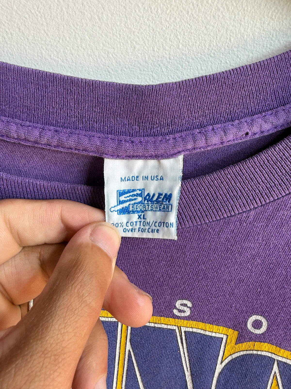 (XL) Minnesota Vikings Helmet Tee