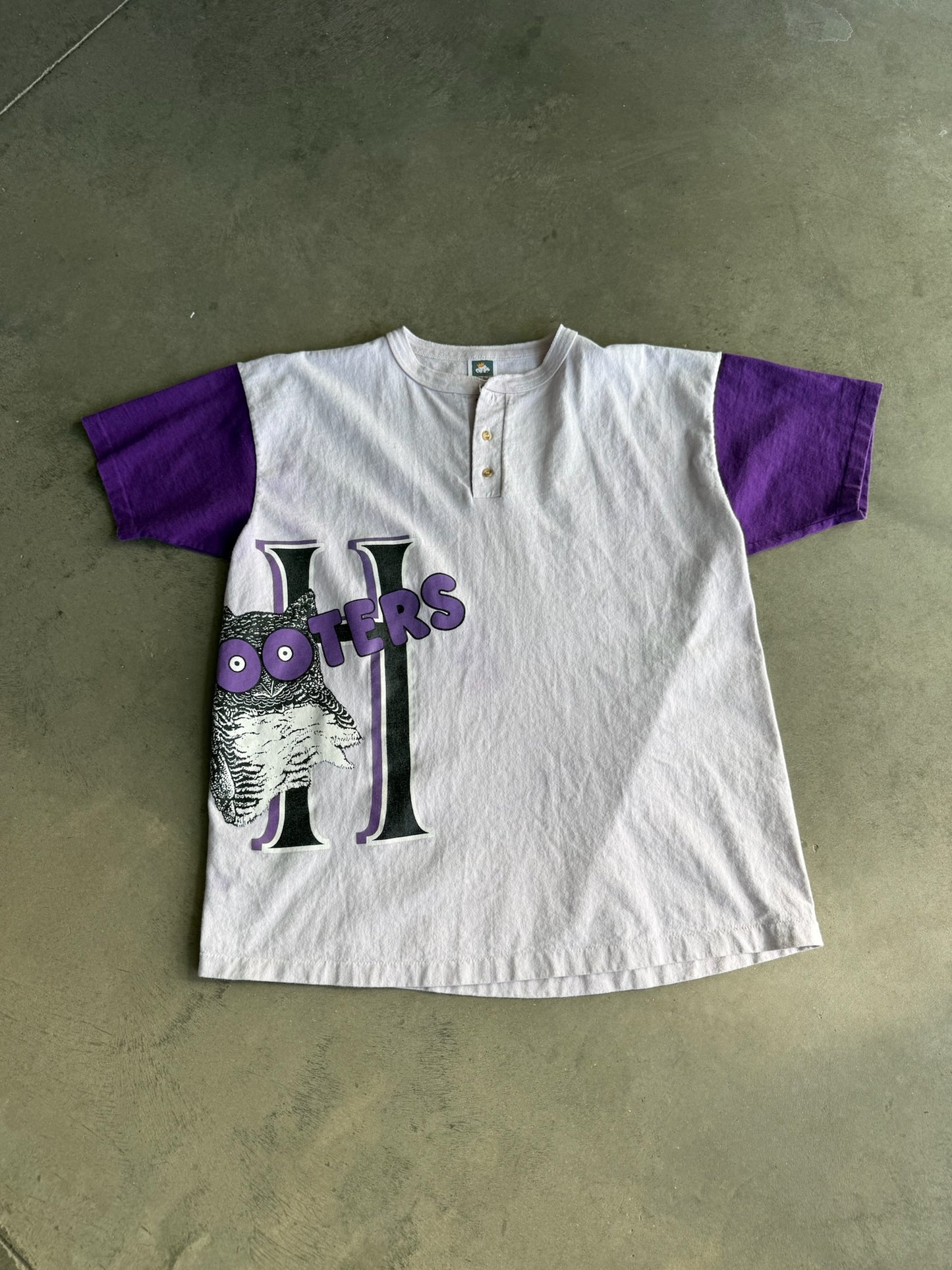 (XL) Hooters Henley Tee