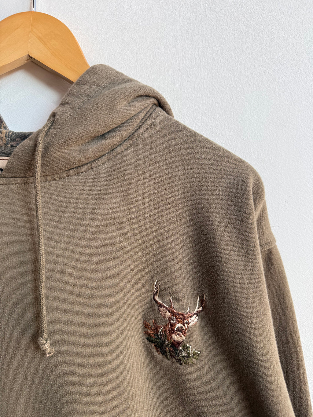 (L) Embroidered Deer Hoodie