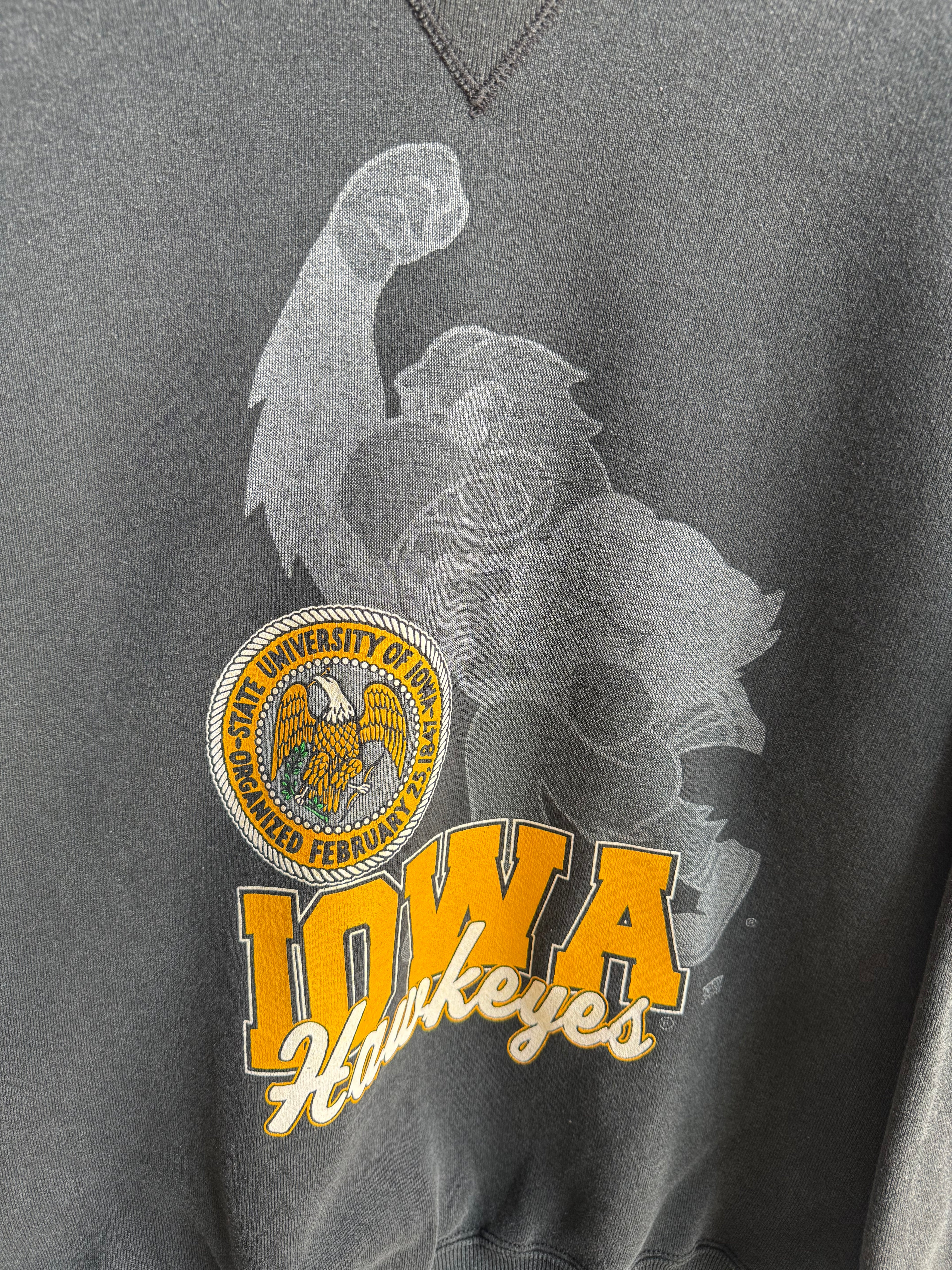(L) Iowa Hawkeyes Crew