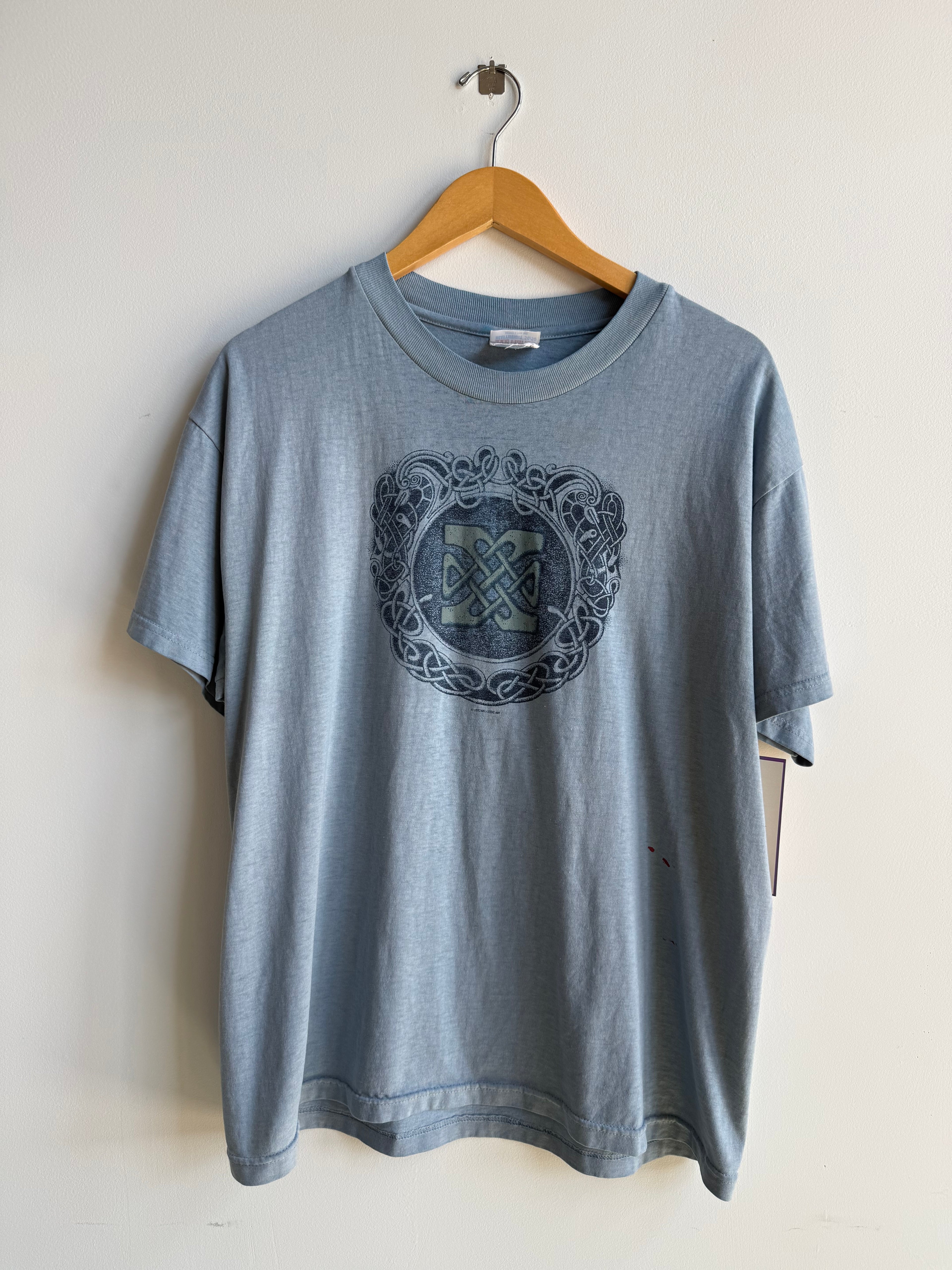 (L) Design Logo Graphic Tee