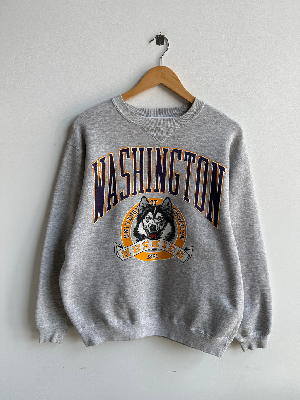 (L) Washington Huskies Crew