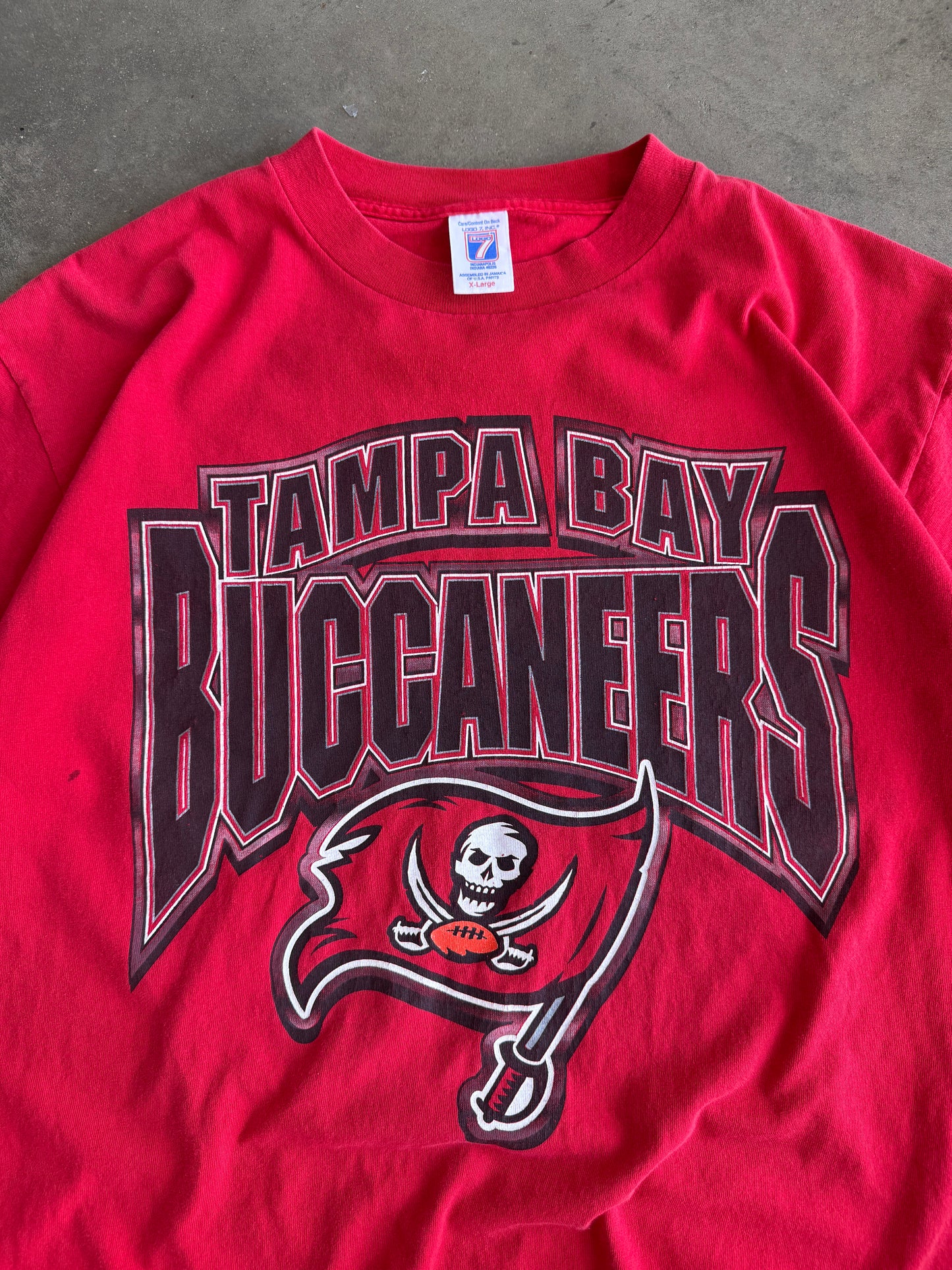 (XL) Tampa Bay Buccaneers Logo 7 Tee