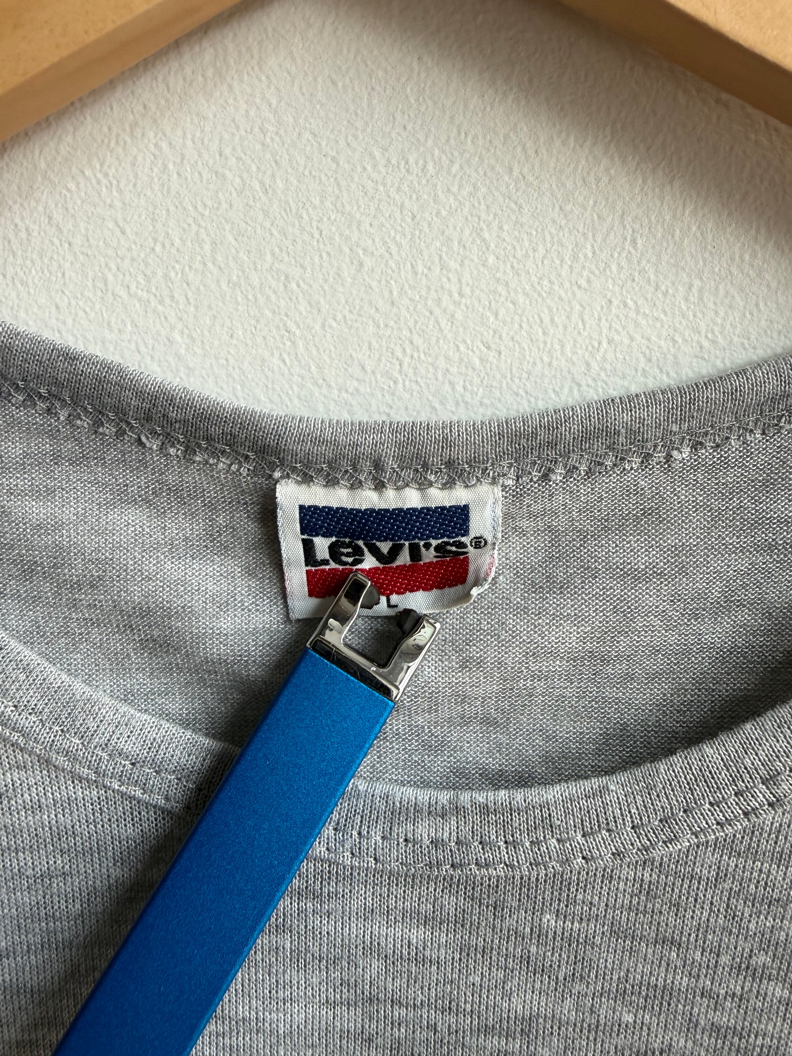 (L) Levi’s USA Tee