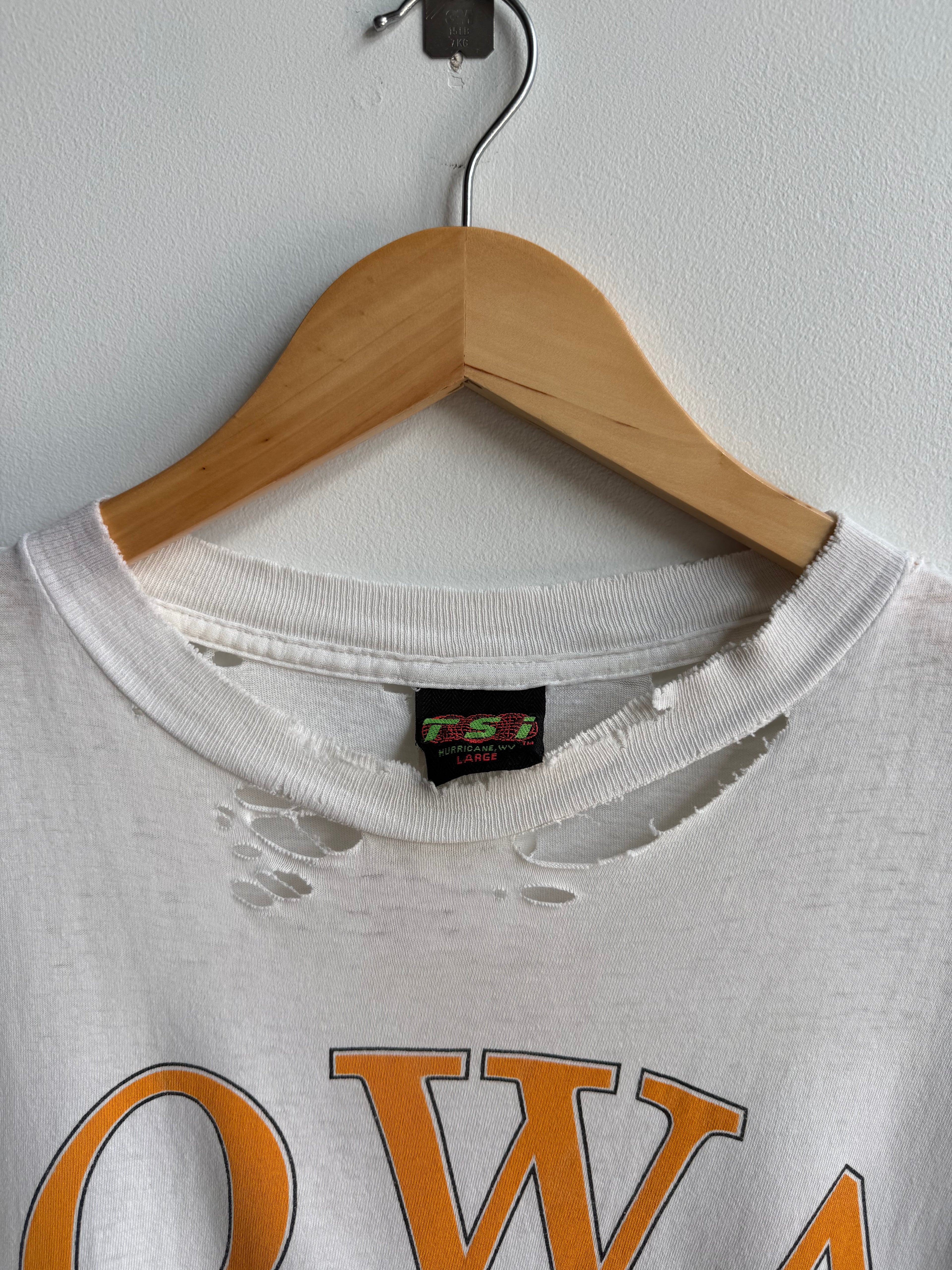 (XL) Iowa Hawkeyes Distressed Tee