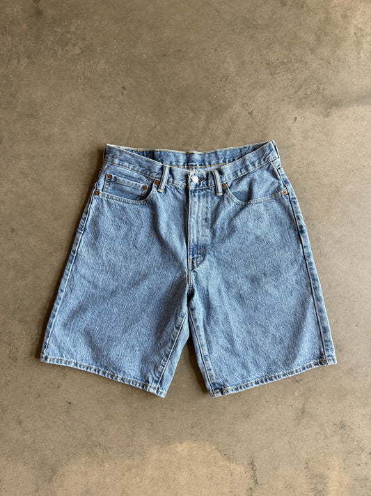(32) Levi’s 550 Denim Shorts