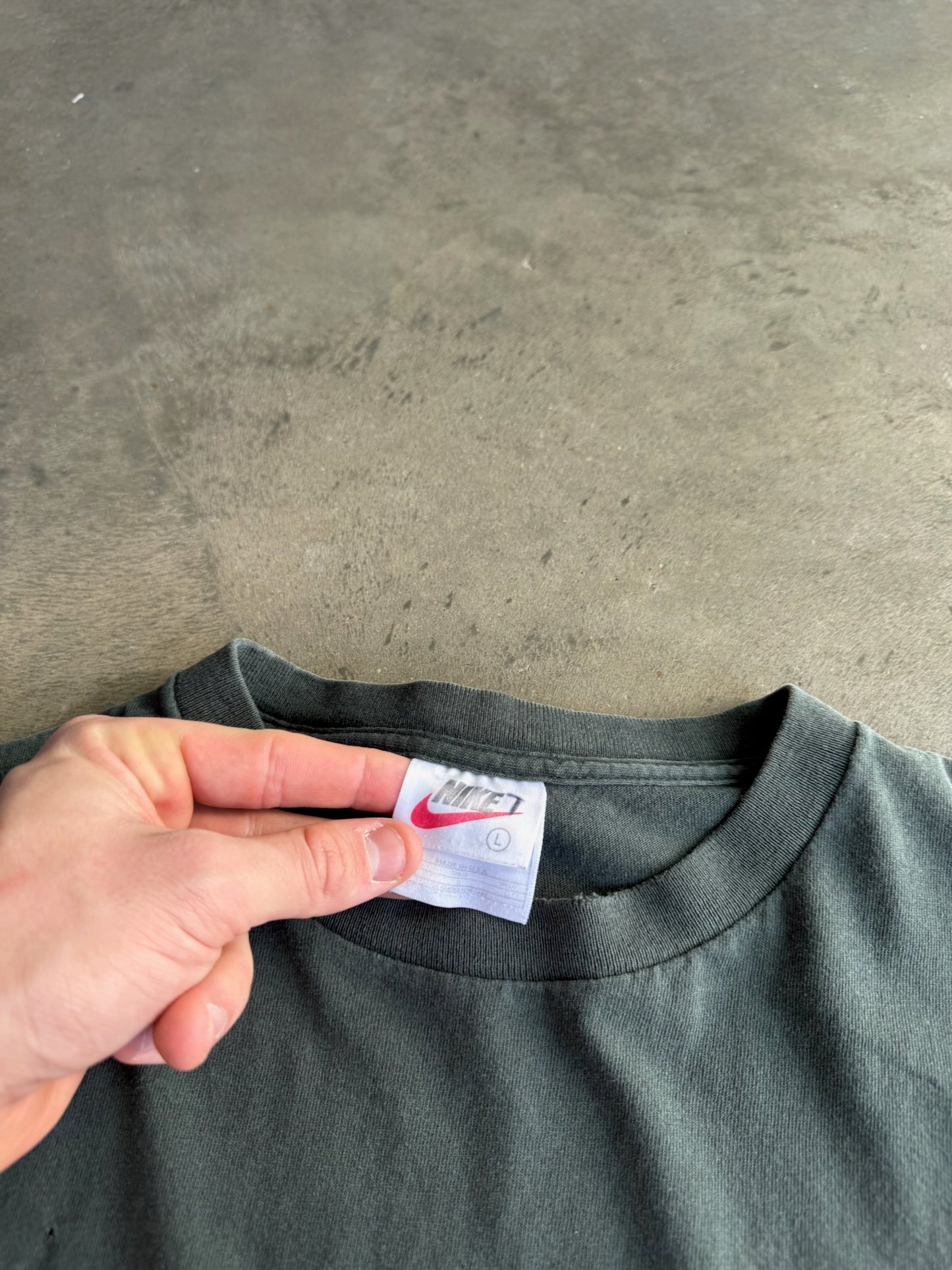 (L) Nike Tee