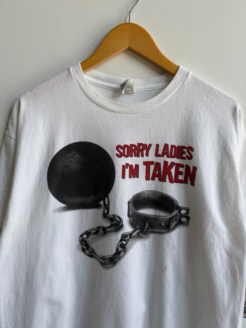 (L) Ball And Chain Tee