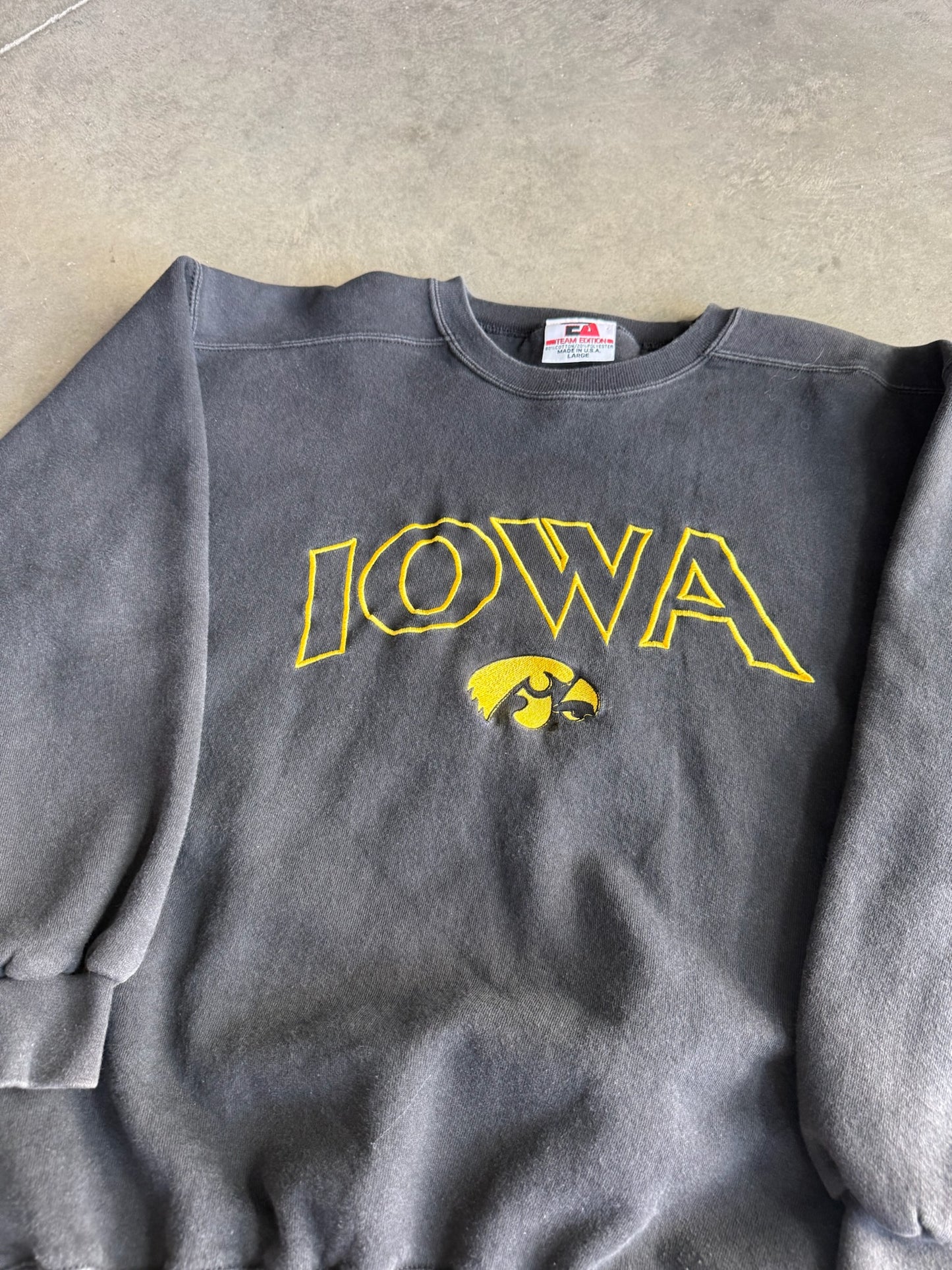 (L) Iowa Hawkeyes Crew