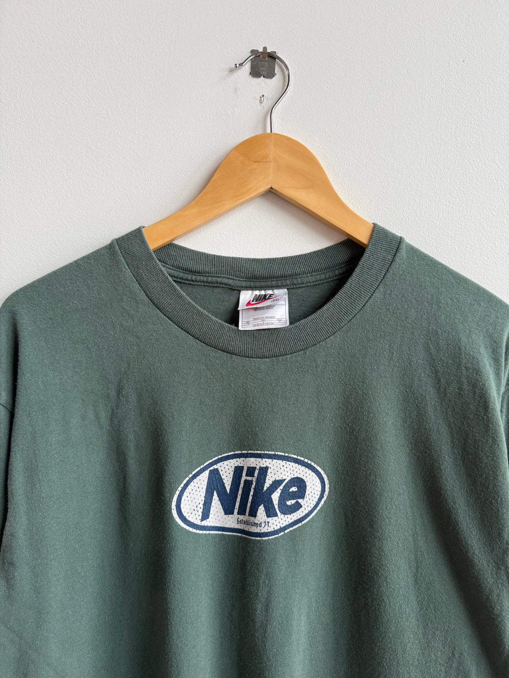 (L) Nike Circle Logo Tee