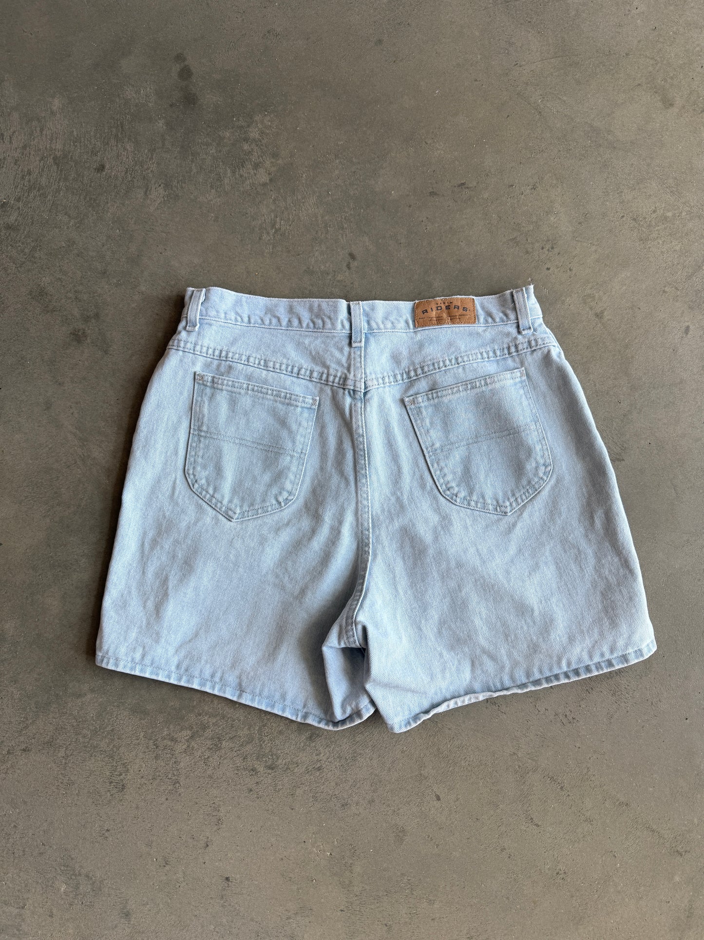 (32) Riders Jean Shorts