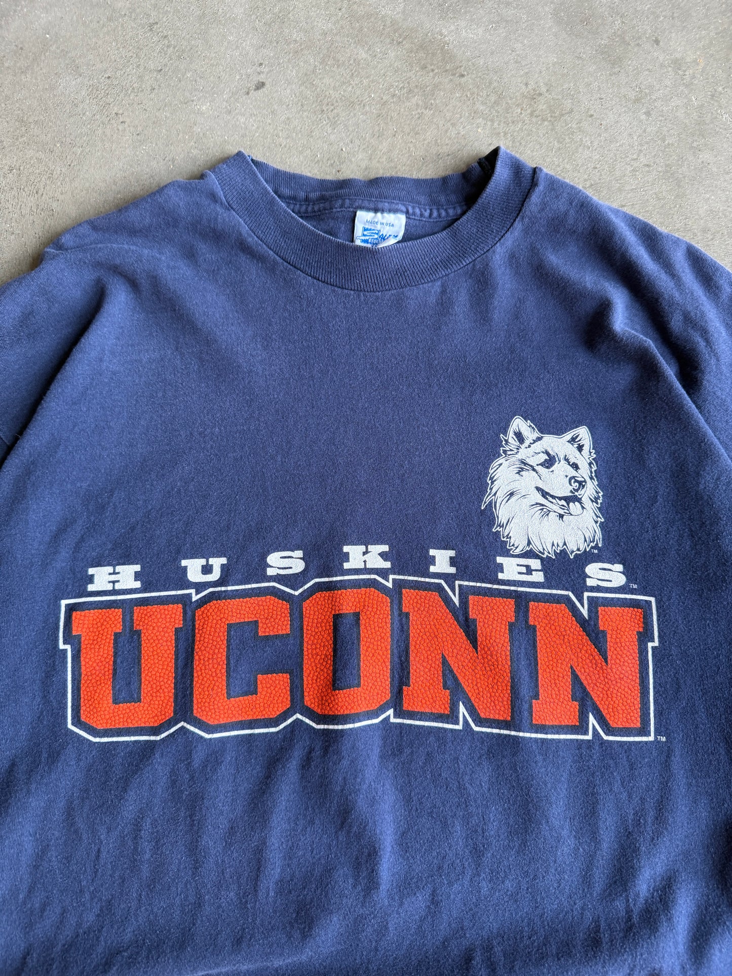 (XXL) UCONN Huskies Tee