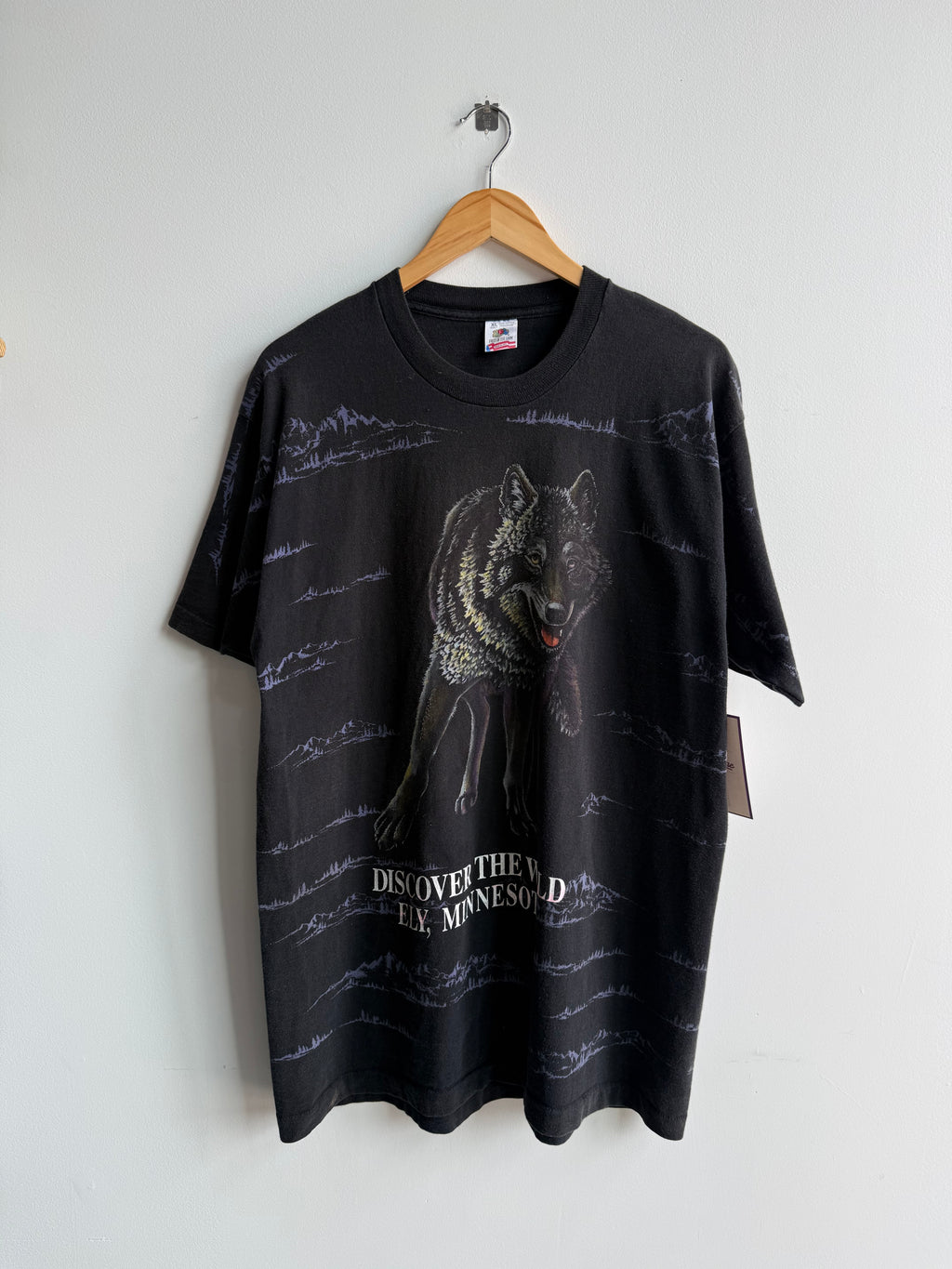 (XL) Discover the Wild Wolf Tee