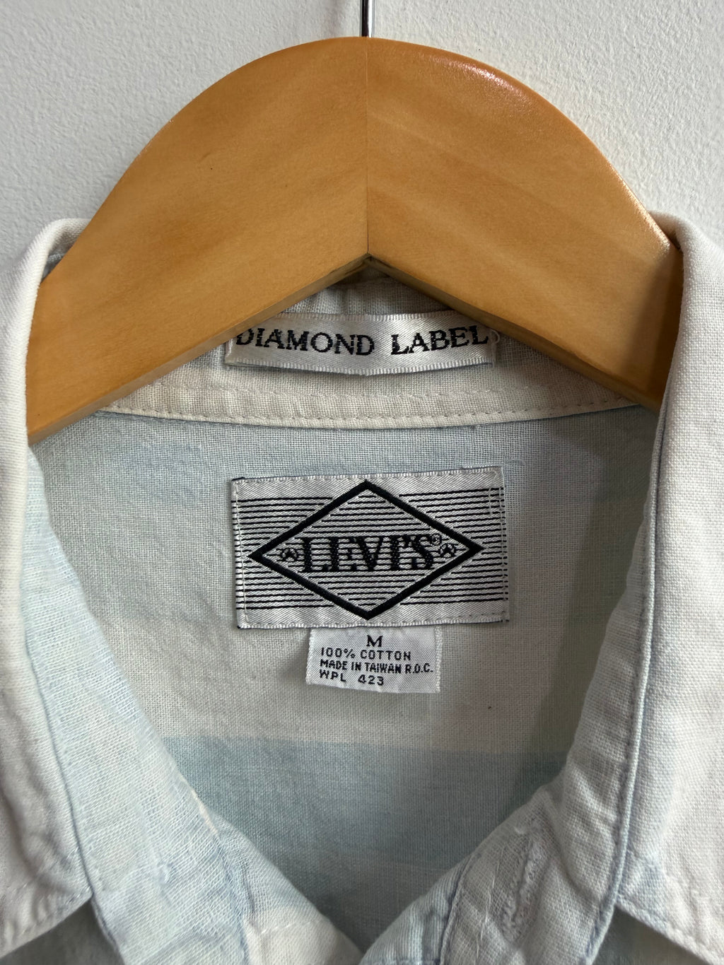(L) Levis Button Up Shirt