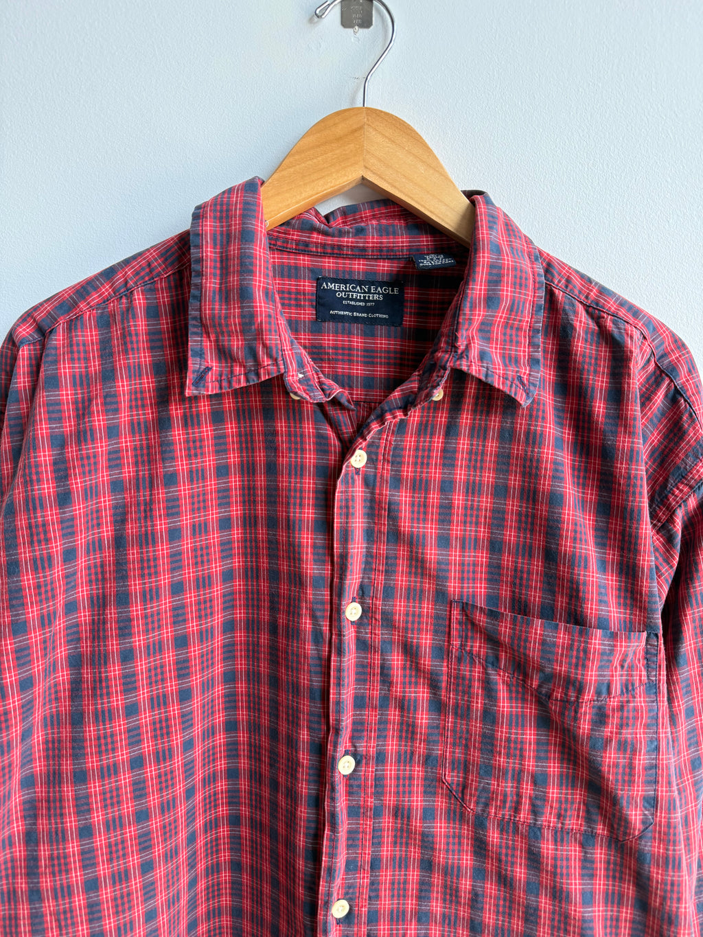(L) American Eagle Button Up Shirt