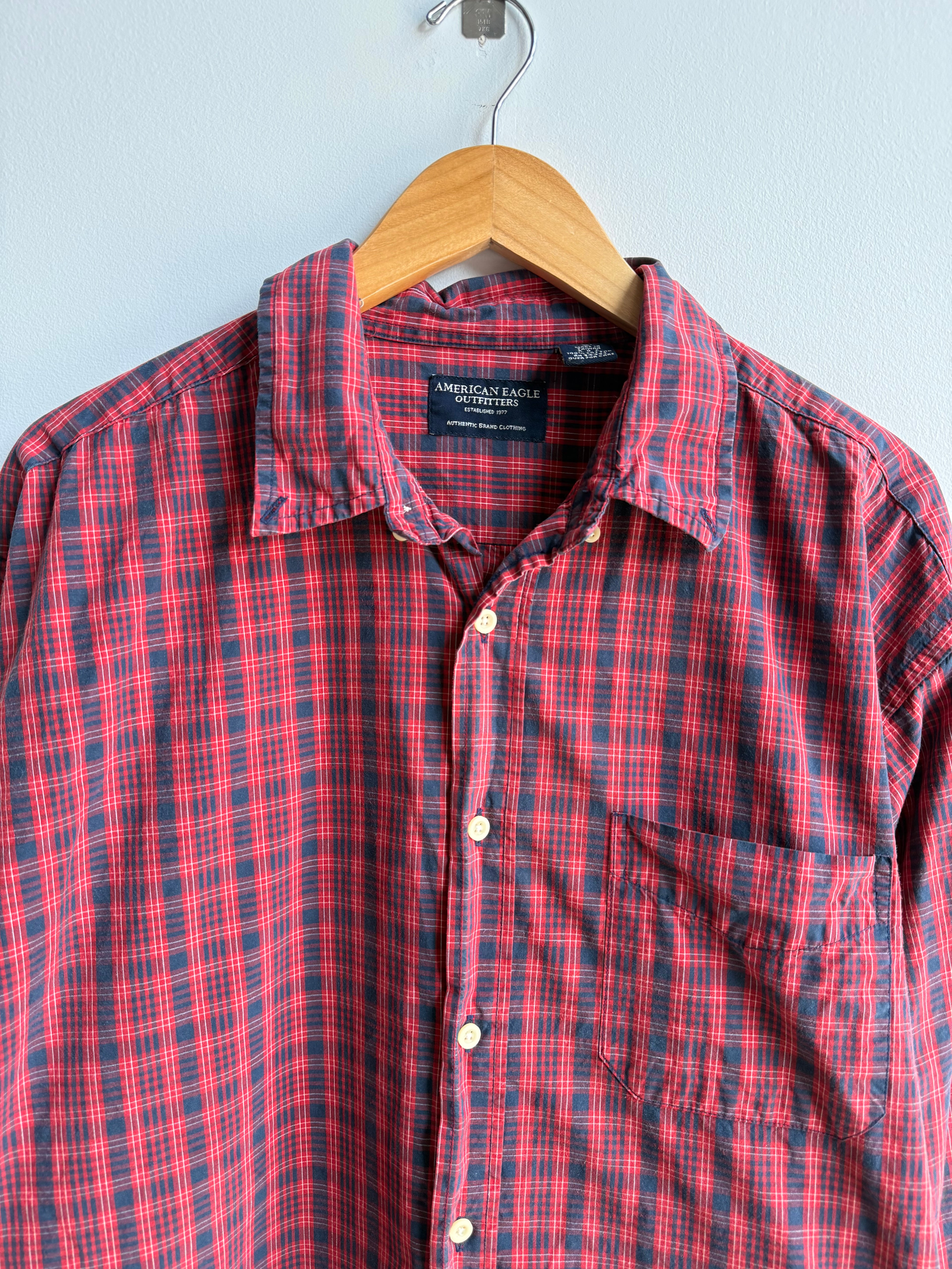 (L) American Eagle Button Up Shirt
