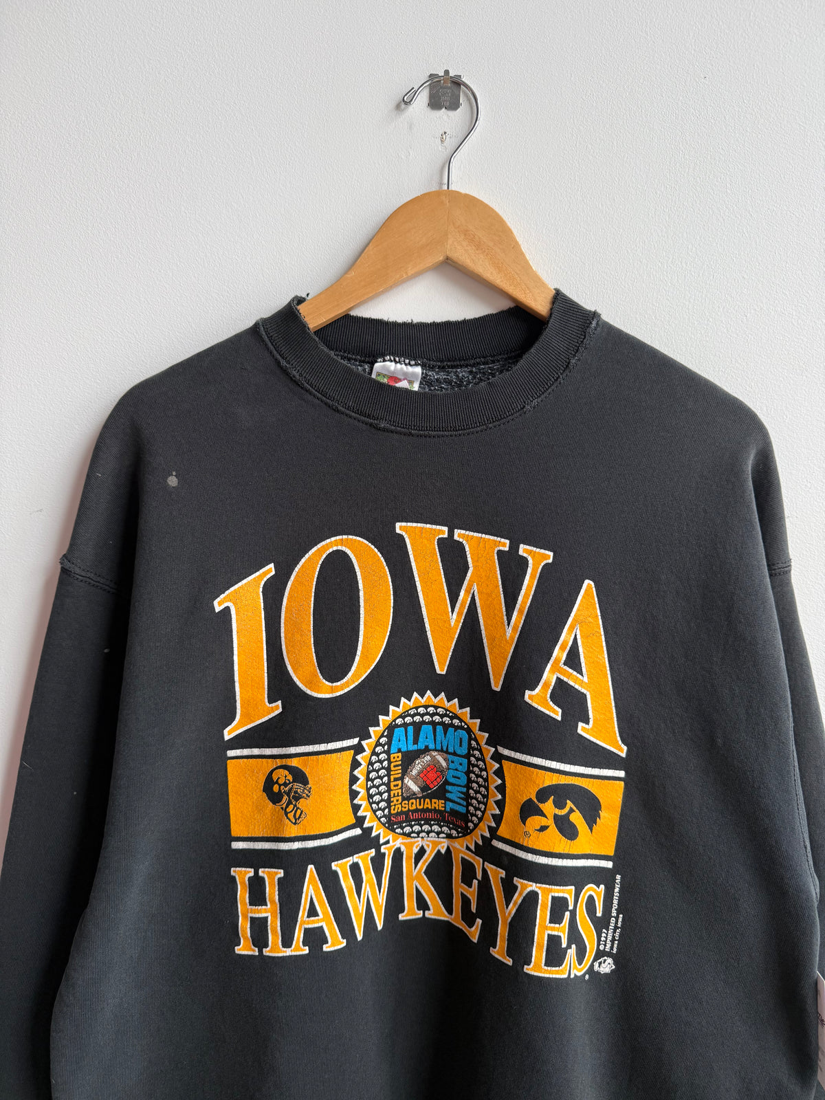 (XL) Iowa Hawkeyes Crew