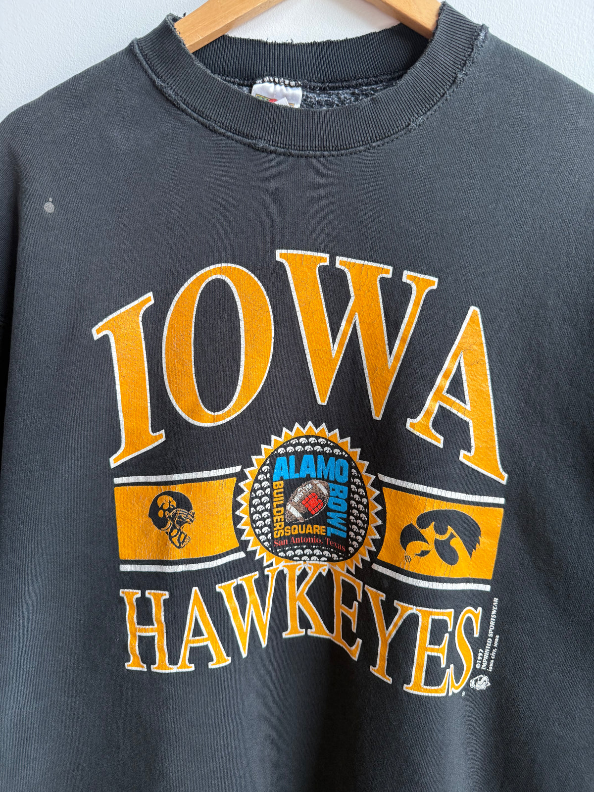(XL) Iowa Hawkeyes Crew